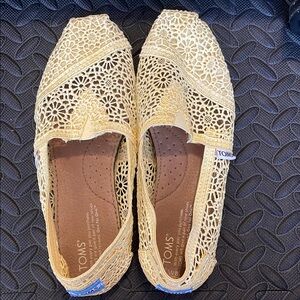 TOMS Women's Yellow Crochet Shoes